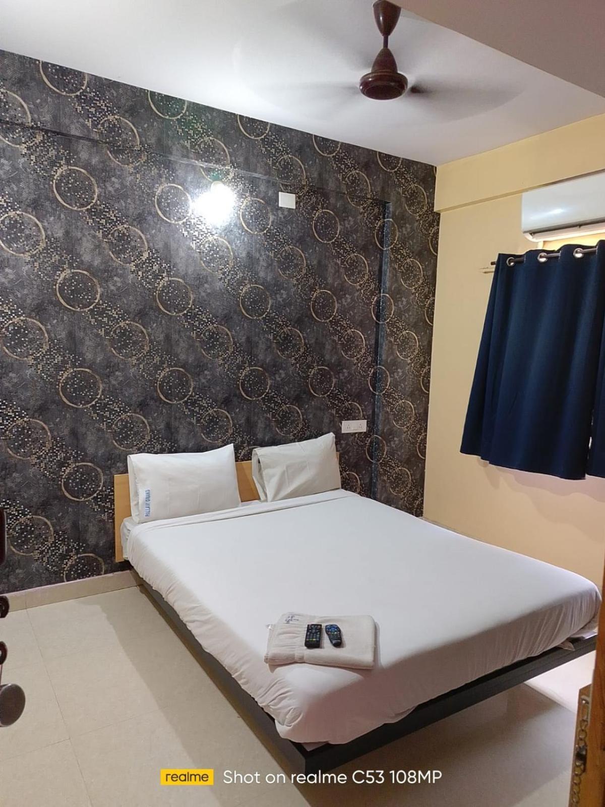 Hotel Pallavi Grand Бангалор Экстерьер фото